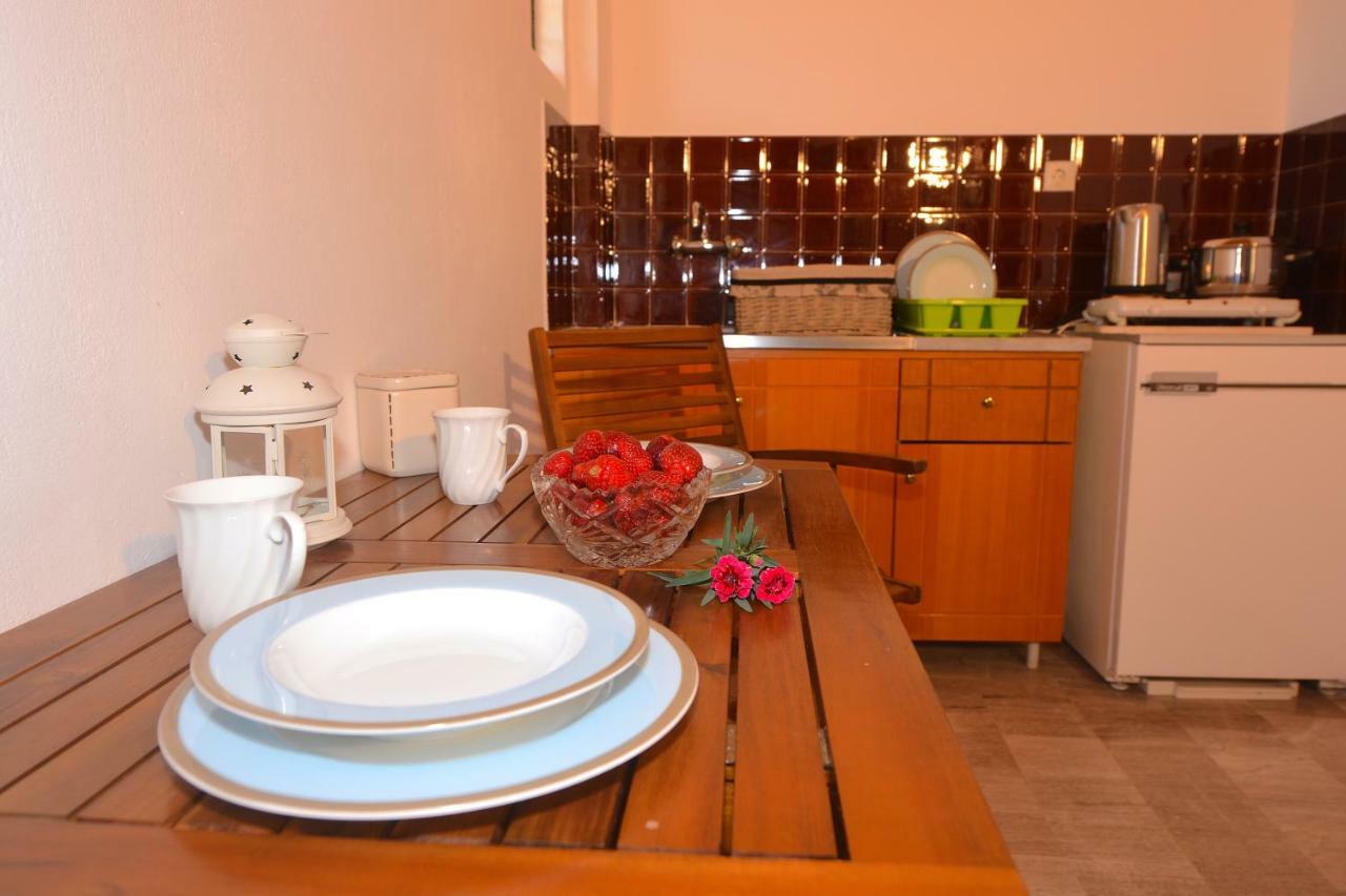 Alexandra Apartments Melíkia Kültér fotó
